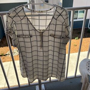 Flower & Feather woman’s blouse size 1XL